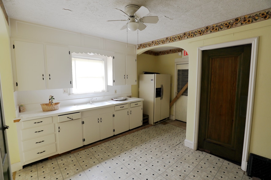 More Photos Of 1658 Superior Ave NE, Canton Religious Facility For Sale