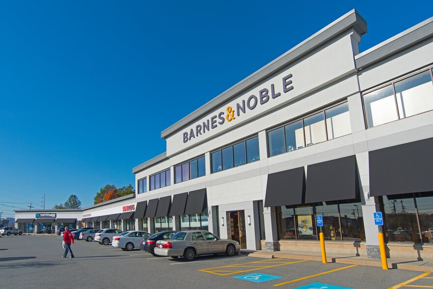 More Photos Of 125 S Broadway, Salem Unknown For Sale