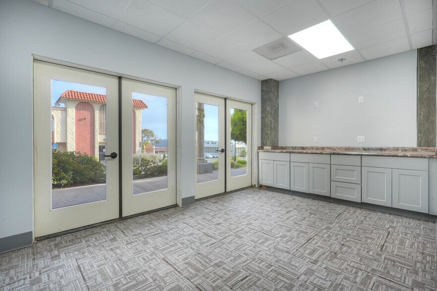 More Photos Of 2180 S El Camino Real, Oceanside Office For Sale