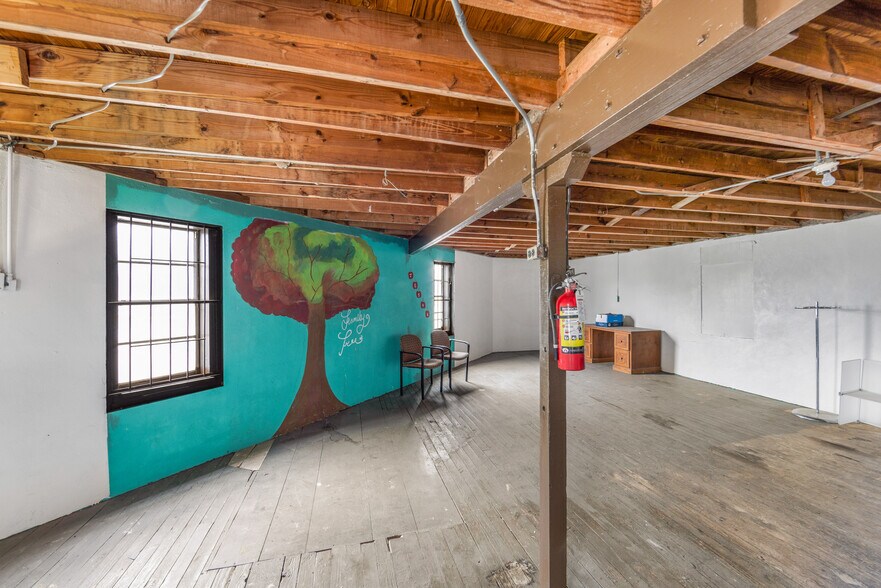 More Photos Of 930 New Laredo Hwy, San Antonio Office For Sale