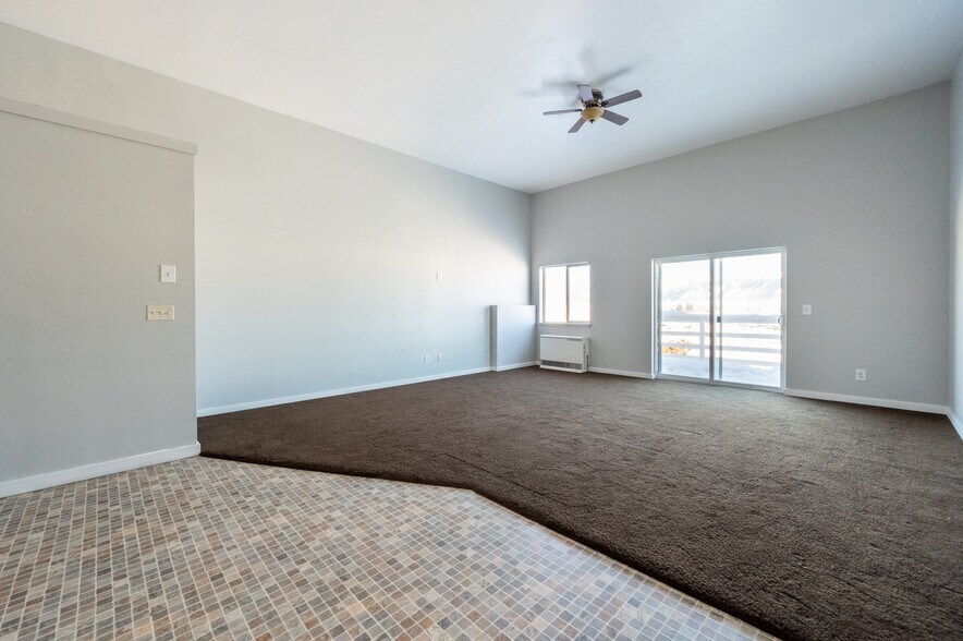 More Photos Of 211 Jetway Dr, Belgrade Flex For Sale