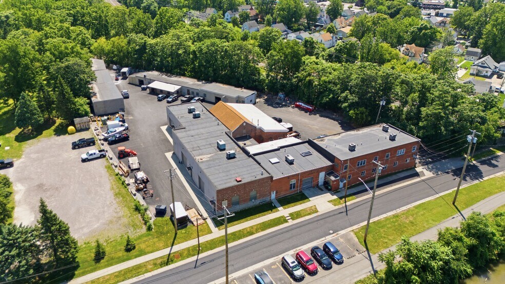 More Photos Of 126 E Niagara St, Tonawanda Warehouse For Sale