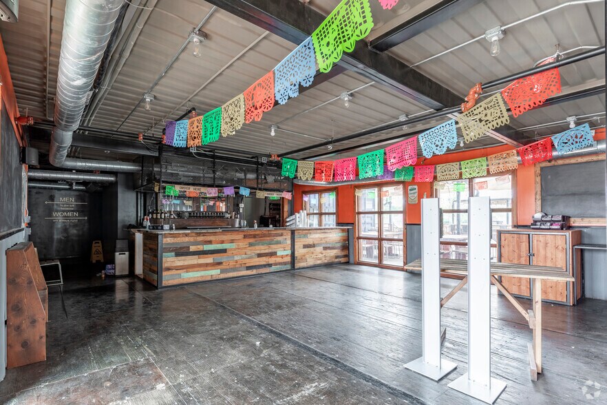 More Photos Of 18745 Redland Rd, San Antonio Restaurant For Lease