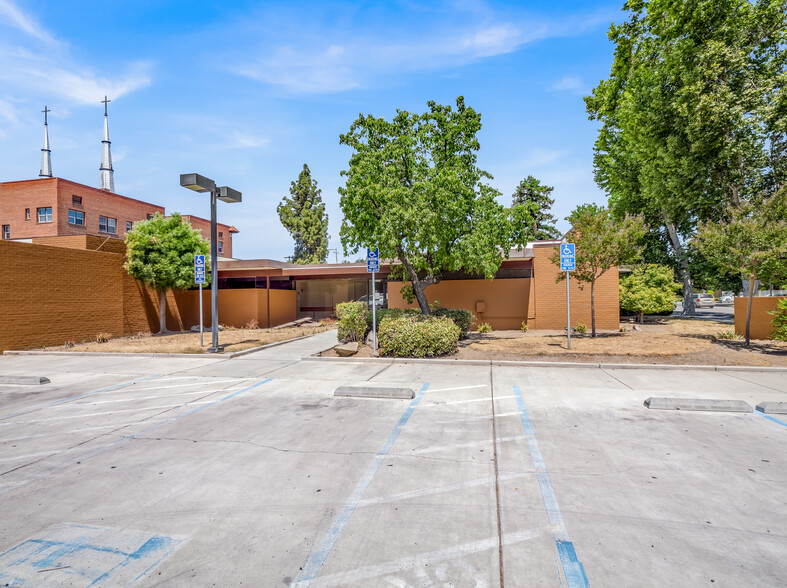 Primary Photo Of 2841 Tulare St, Fresno Office For Lease