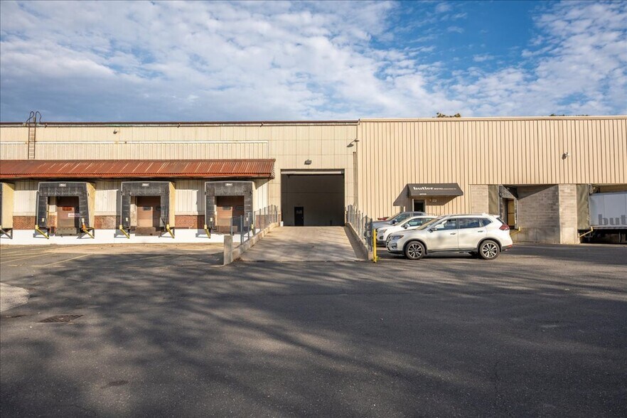 More Photos Of 91 Pinevale St, Springfield Warehouse For Lease