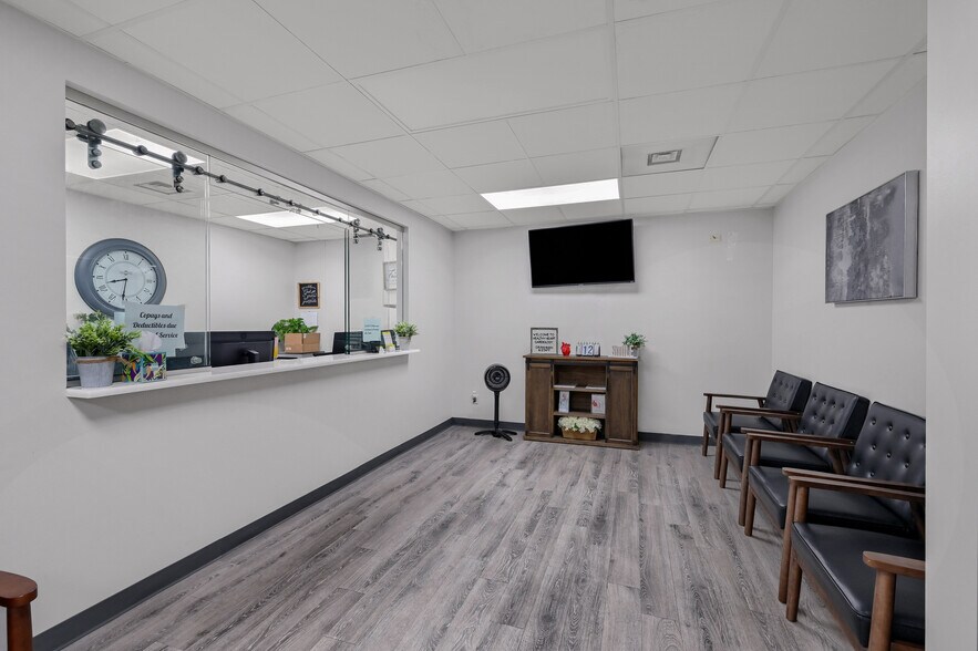 More Photos Of 425 N Highland Ave, Sherman Medical For Sale