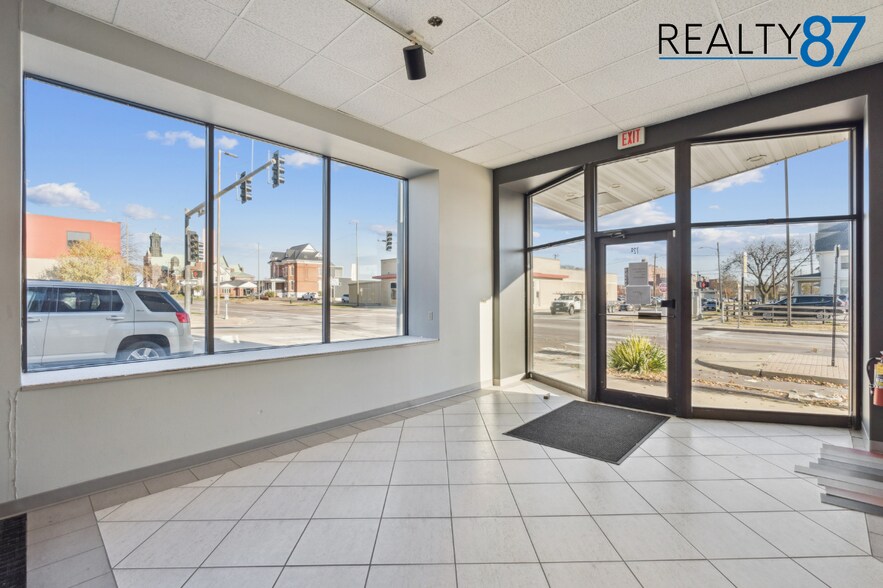 More Photos Of 724 3rd Ave SE, Cedar Rapids Freestanding For Sale
