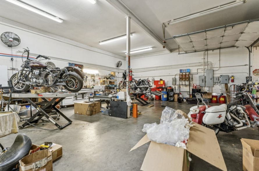 More Photos Of 1222 Hardin Rd, Dallas Flex For Lease