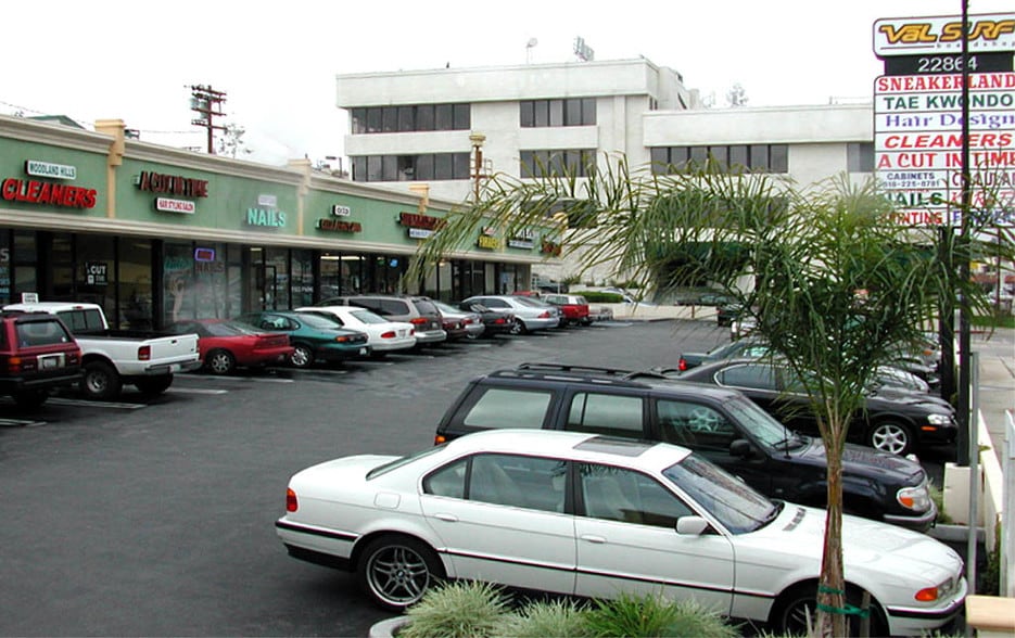 More Photos Of 22864-22898 Ventura Blvd, Woodland Hills Storefront For Lease