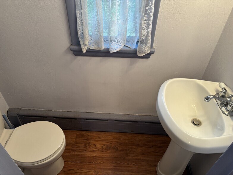 More Photos Of 10 Annapolis St, Annapolis Freestanding For Sale