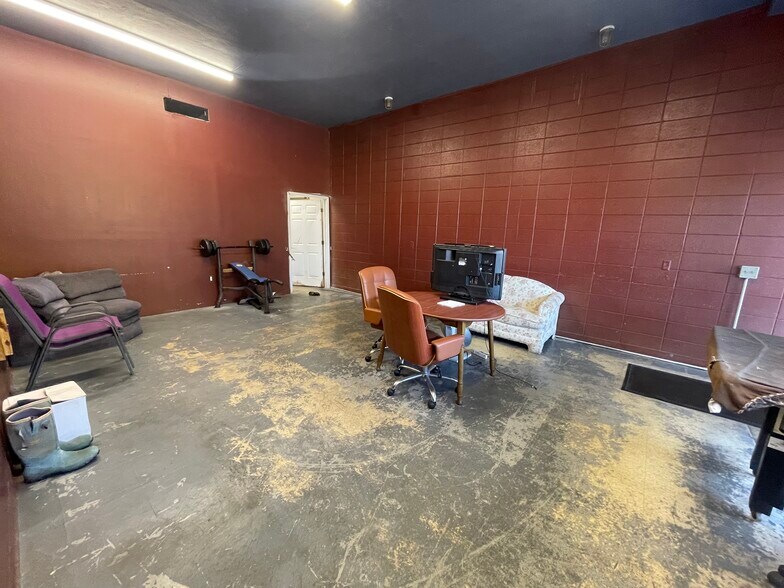 More Photos Of 100 Bobby Rush Blvd, Jackson Flex For Sale