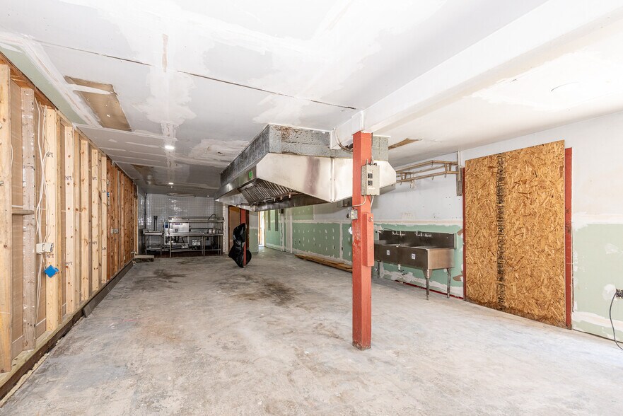 More Photos Of 8123 E Lamar Alexander Pky, Townsend Restaurant For Sale