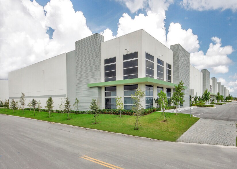 Primary Photo Of 8200 NW 88th St, Medley Warehouse For Lease