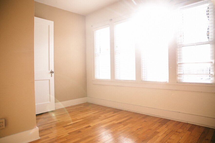 More Photos Of 355 N College Ave, Fayetteville Office For Sale