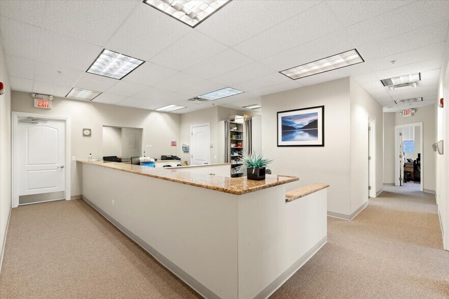More Photos Of 912 Northwest Hwy, Fox River Grove Medical For Sale