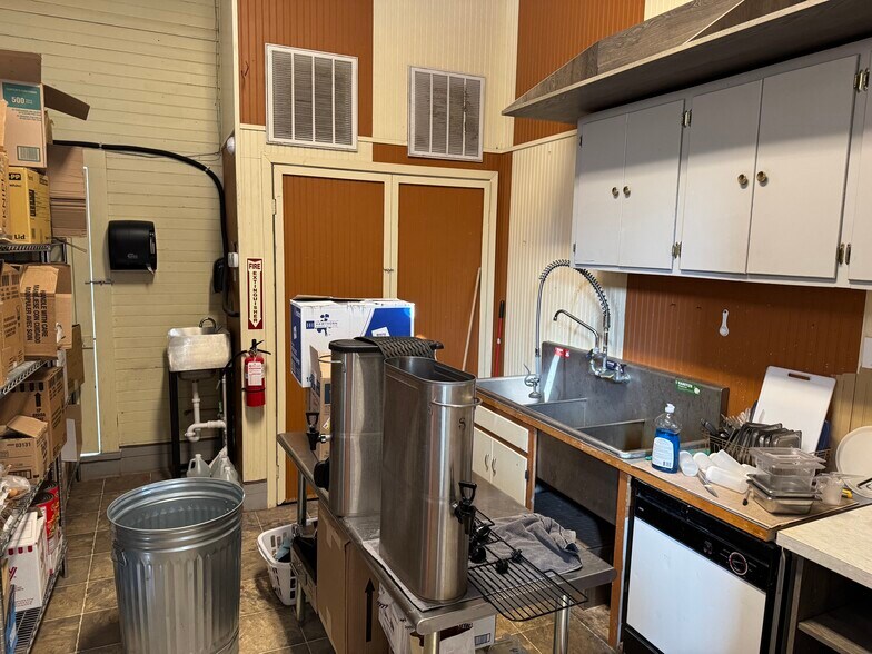 More Photos Of 1124 18th St, Hondo Office For Sale