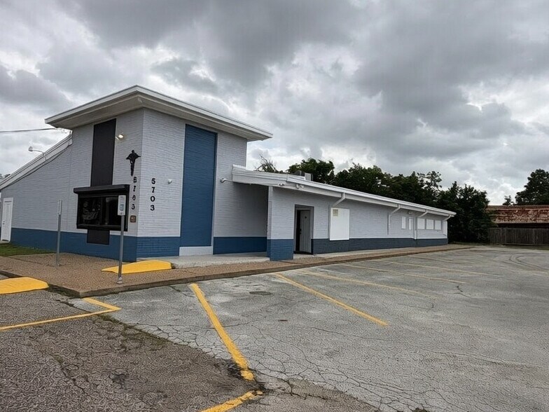 More Photos Of 5703 Martin Luther King Blvd, Houston Medical For Sale