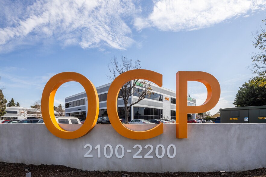 More Photos Of 2100 W Orangewood Ave, Orange Unknown For Lease