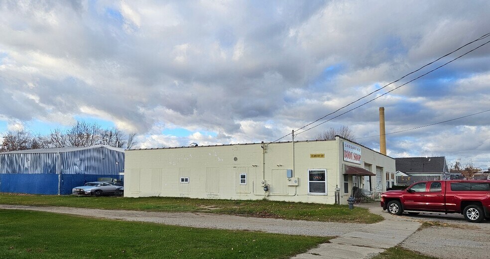 More Photos Of 205 N Wood St, Chesaning Industrial For Sale