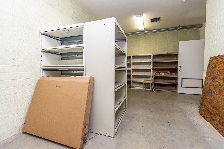 More Photos Of 971 E Broadway Ave, Atwater Office For Lease