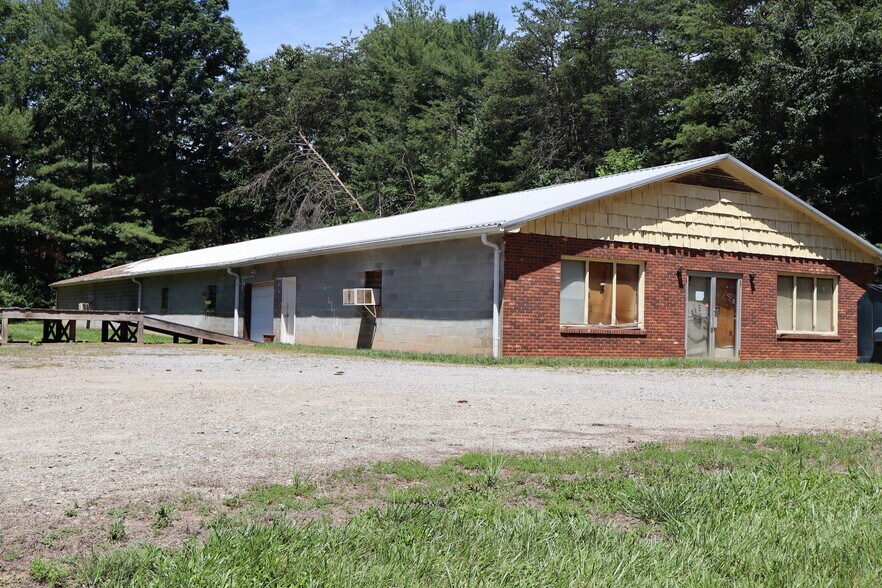 More Photos Of 5766 W US Highway 421, Wilkesboro Warehouse For Lease