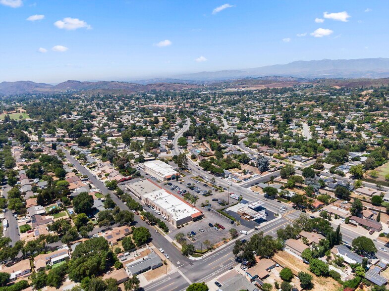 More Photos Of 1000-1086 E Avenida De Los Arboles, Thousand Oaks General Retail For Lease
