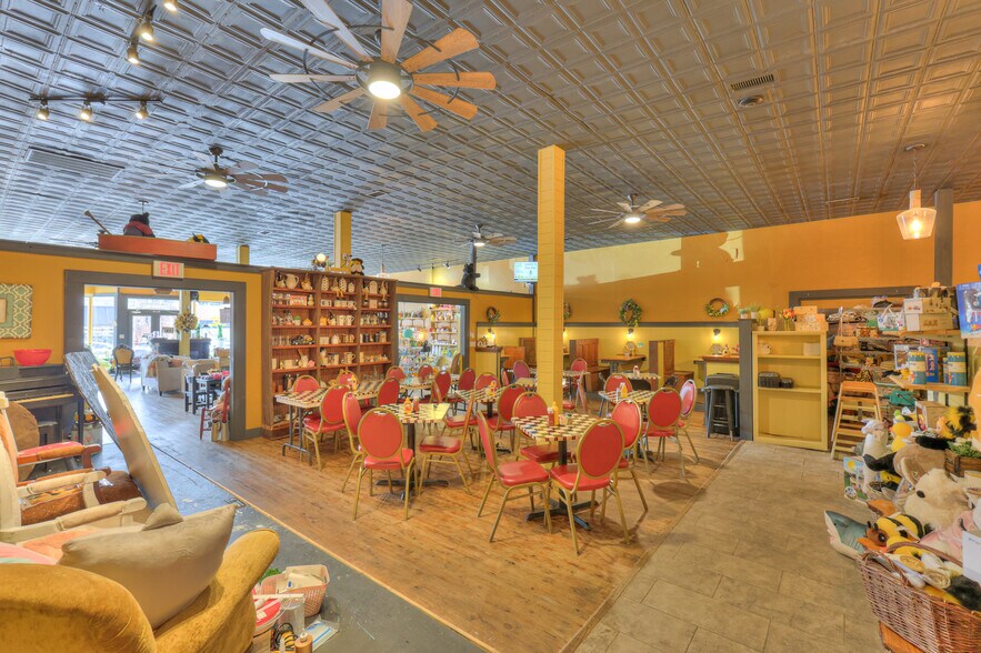 More Photos Of 108 W Walnut St, Smithville Restaurant For Sale
