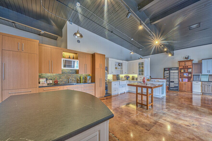 More Photos Of 805-815 Broadway Ave, Seaside Storefront For Sale