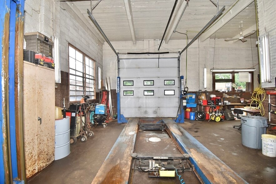 More Photos Of 512 Saint James Ave, Springfield Auto Repair For Sale