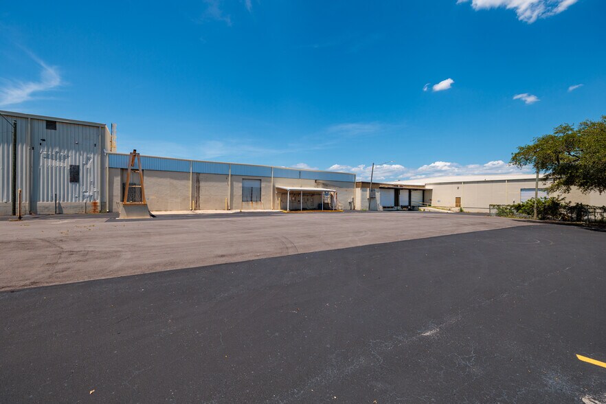 More Photos Of 6750 N Bryan Dairy Rd, Seminole Distribution For Lease