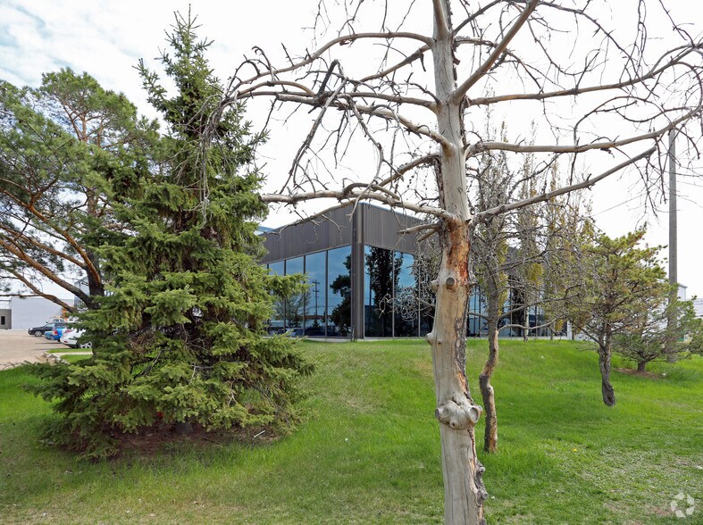 More Photos Of 4107 99th St NW, Edmonton Manufacturing For Sale