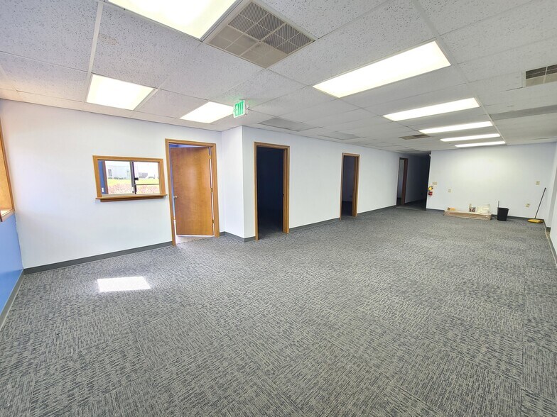 More Photos Of 7007 Trafalgar St, Fort Wayne Light Manufacturing For Lease