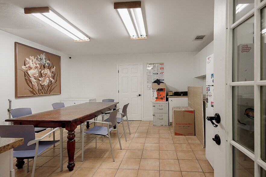 More Photos Of 1406-1420 Telephone Rd, Houston Showroom For Lease