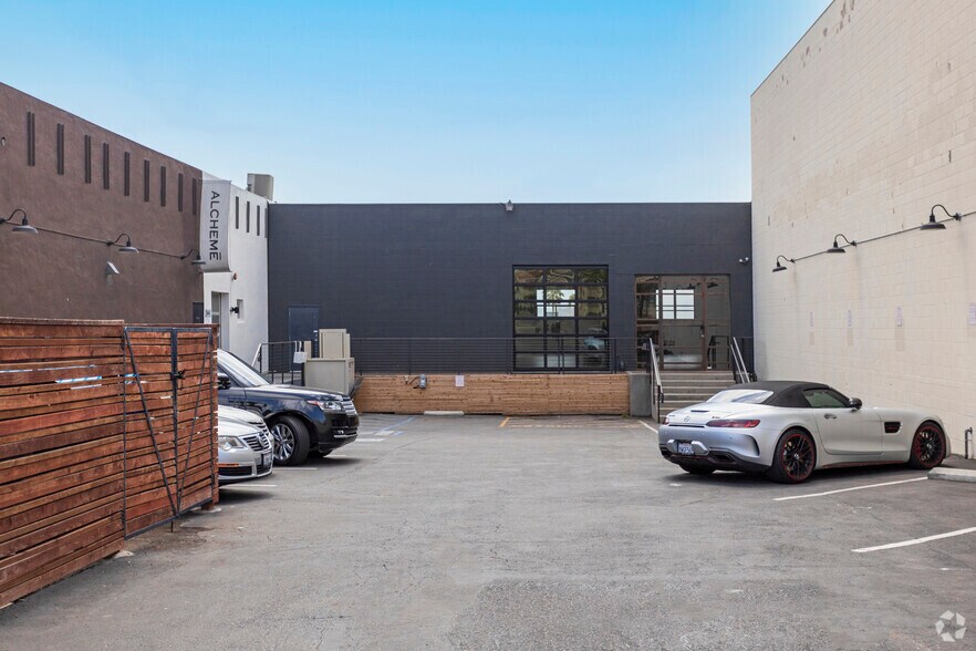 More Photos Of 2400 Kettner Blvd, San Diego Light Distribution For Lease