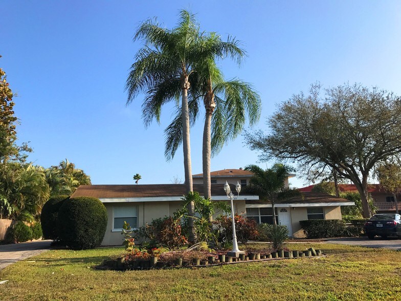 More Photos Of 1630 Redwood St, Sarasota Apartments For Sale