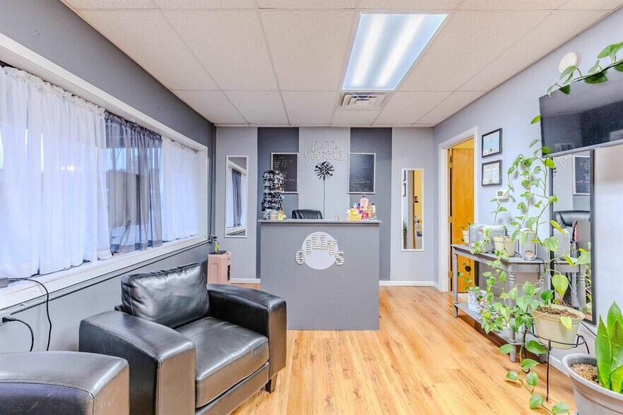 More Photos Of 215 Market St, Lake Park Office For Sale