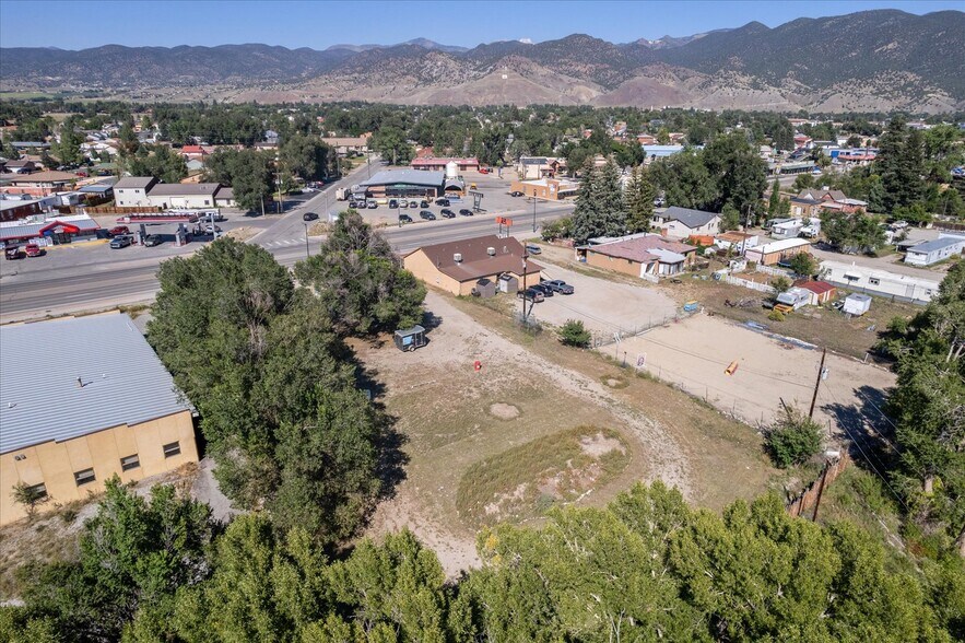 More Photos Of 249 W Rainbow Blvd, Salida Flex For Sale