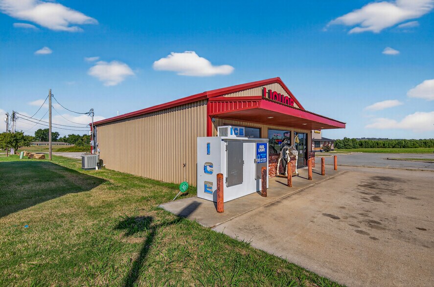 More Photos Of 1199 John Dahl Ave, Pawhuska General Retail For Sale