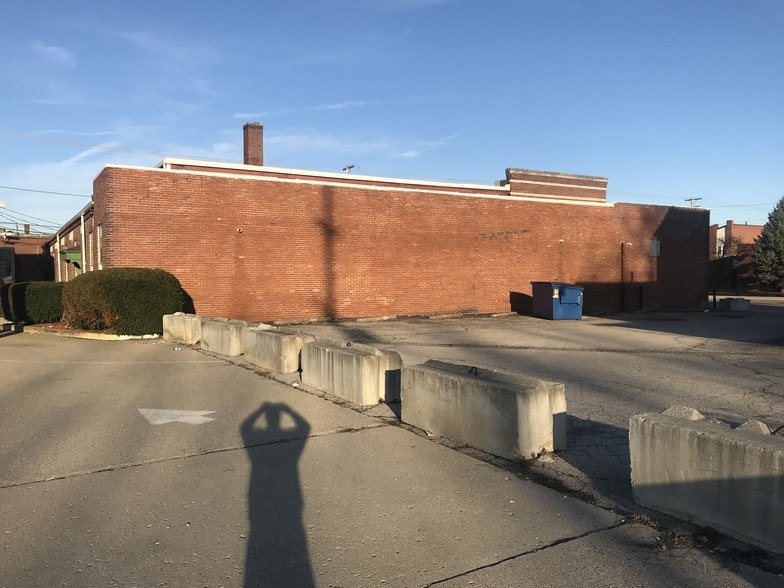 More Photos Of 137 E Washington St, Shelbyville Lodge Meeting Hall For Sale