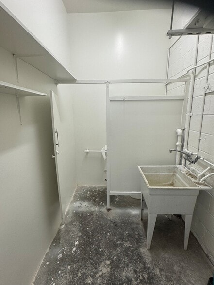 More Photos Of 4228 E Washington Blvd, Commerce Warehouse For Sale