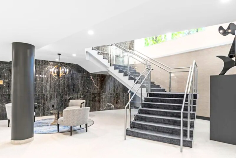 More Photos Of 44 Cocoanut Row, Palm Beach Medical For Sale