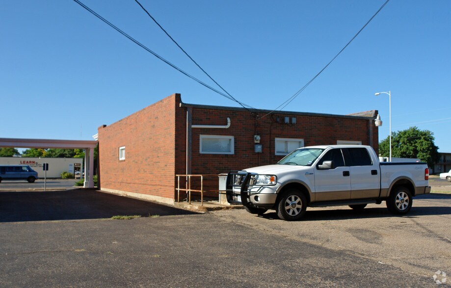 More Photos Of 2136 50th St, Lubbock Office For Sale
