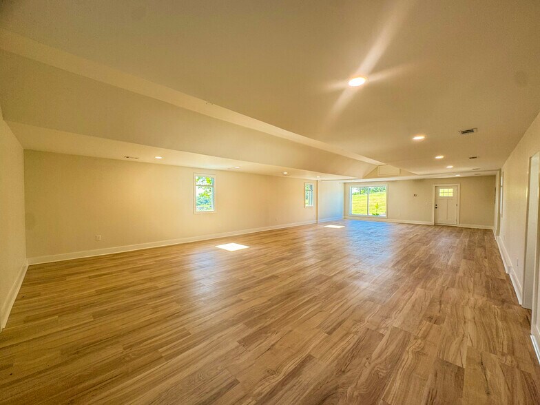 More Photos Of 709 Hart Ln, Nashville Office For Lease