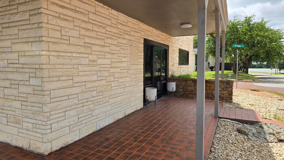 More Photos Of 299 S Columbia St, Stephenville Office Residential For Lease
