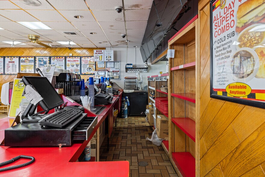 More Photos Of 733 Bedford St, Whitman Restaurant For Sale