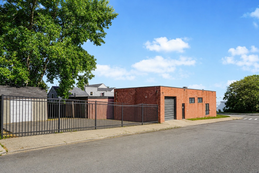 More Photos Of 2842 Richmond Ter, Staten Island Office For Sale