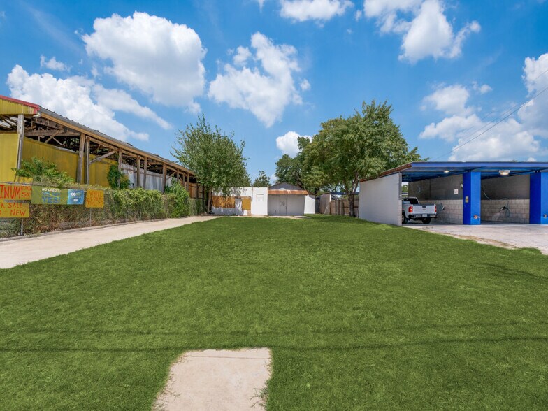 More Photos Of 402 N Zarzamora St, San Antonio Carwash For Sale
