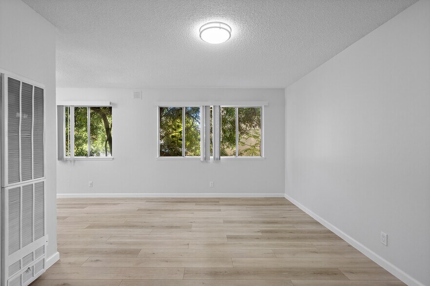 More Photos Of 671 Vernon St, Oakland Apartments For Sale