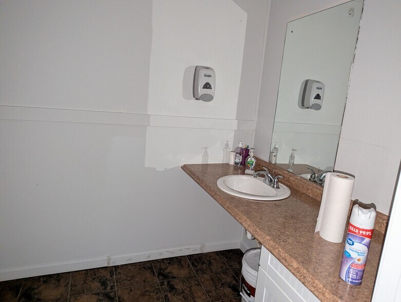 More Photos Of 5402-5412 Covington Hwy, Decatur Unknown For Lease
