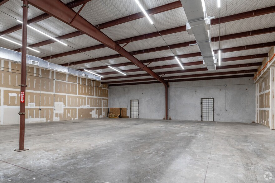 More Photos Of 501 W Powell Ln, Austin Unknown For Lease